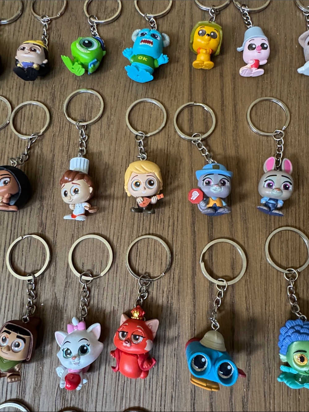 Disney Doorables Keychain Bundle (30) - Picture 6 of 12